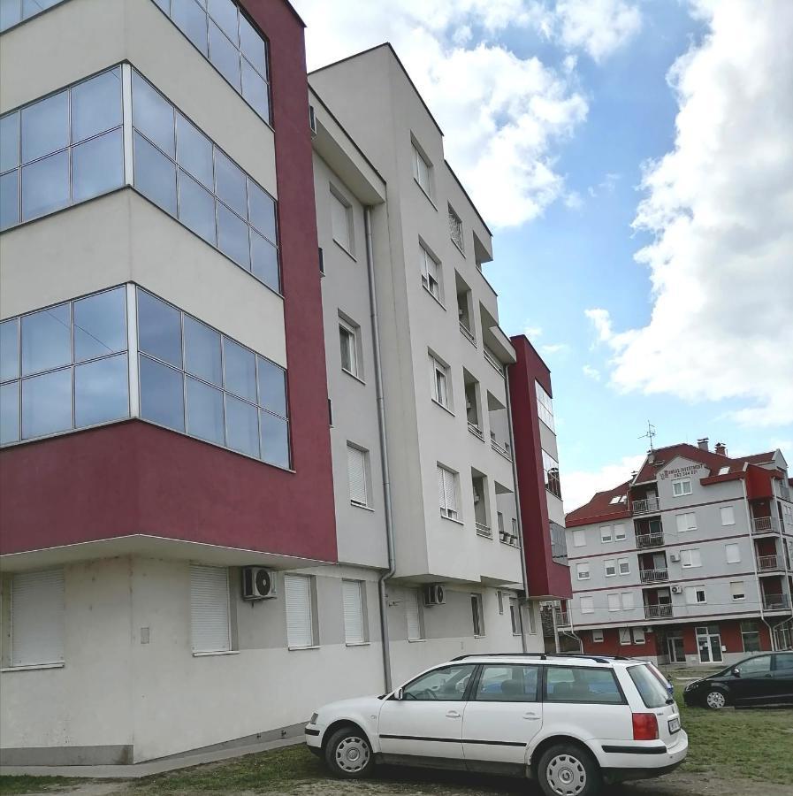 סרמסקה מיטרוביקה Apartman Mia מראה חיצוני תמונה